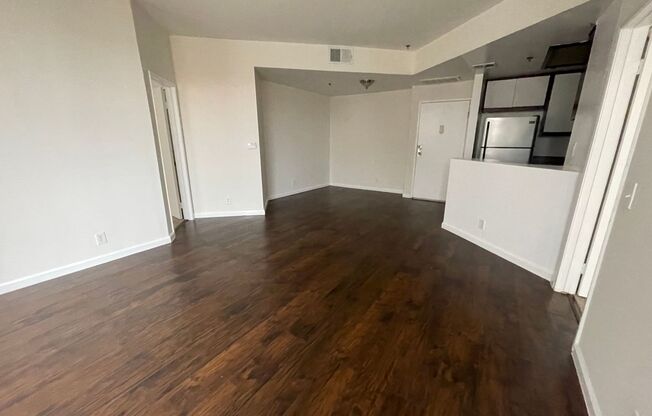 2 beds, 2 baths, 1,000 sqft, $2,700, Unit 303