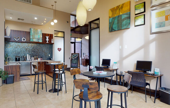 a restaurant or other place to eat at protea hotel by marriott franschho