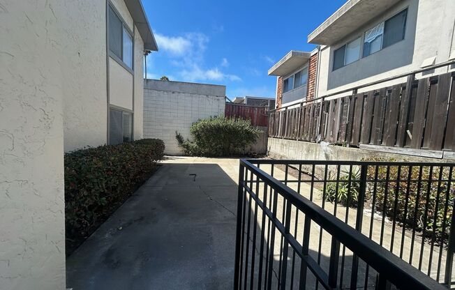 2 beds, 1 bath, $3,000, Unit 01