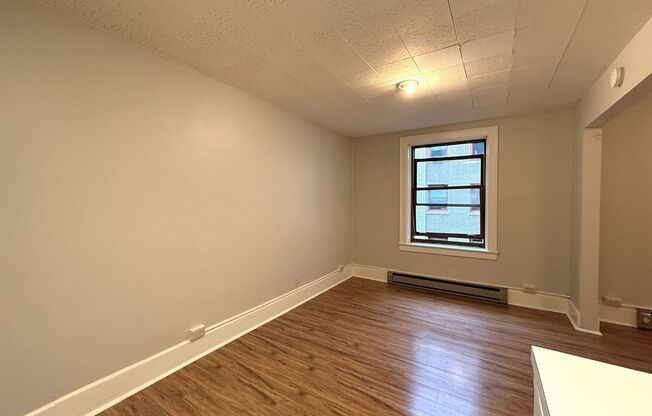 Studio, 1 bath, 280 sqft, $950, Unit 202