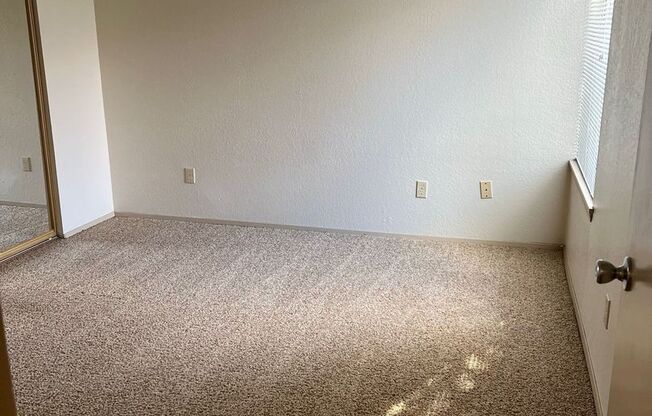 1 bed, 1 bath, 660 sqft, $1,050, Unit 03