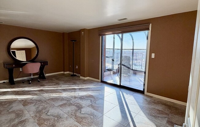 3 beds, 2 baths, 1,644 sqft, $4,600, Unit 711