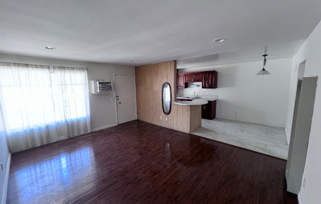 305 N Vinedo Ave 5