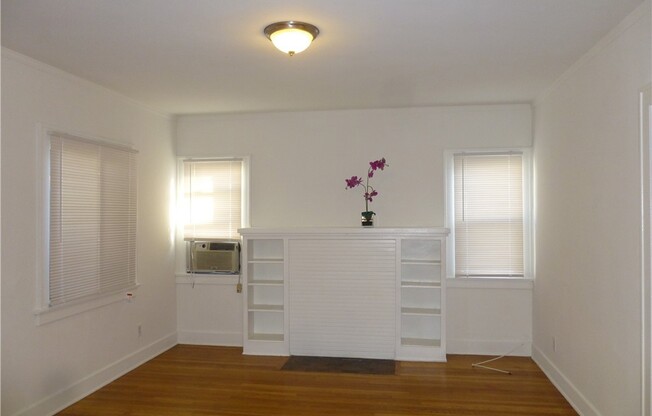 127 S OLIVE AVE