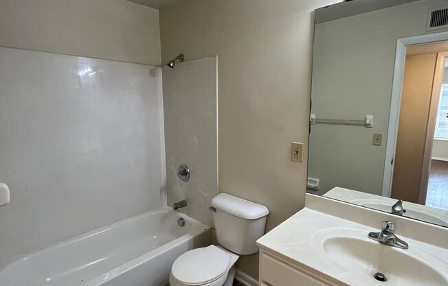 2 beds, 1 bath, 850 sqft, $950, Unit 1543-B1