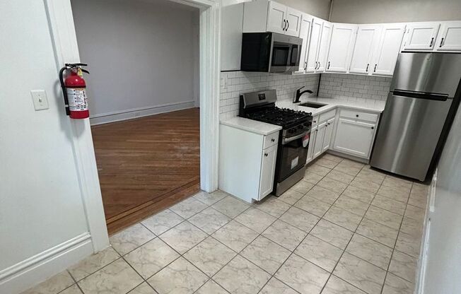 1 bed, 1 bath, 700 sqft, $2,300, Unit E05