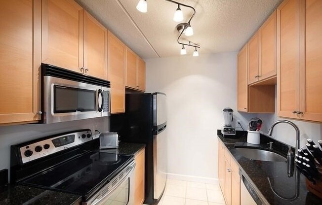 2 beds, 1.5 baths, 836 sqft, $4,750, Unit PHN