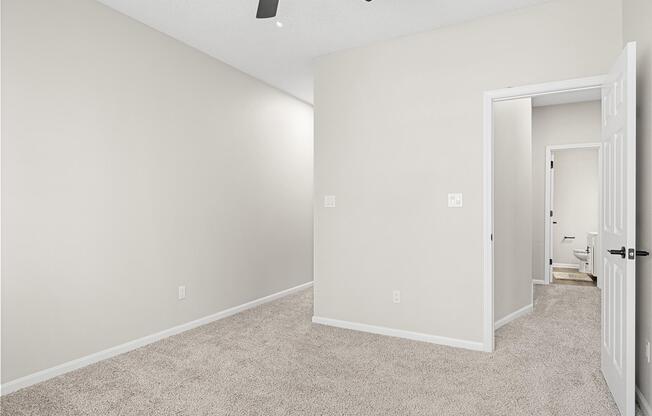 1 bed, 1.5 baths, 925 sqft, $1,405