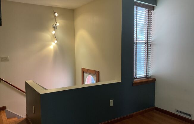 2 beds, 1 bath, $2,195