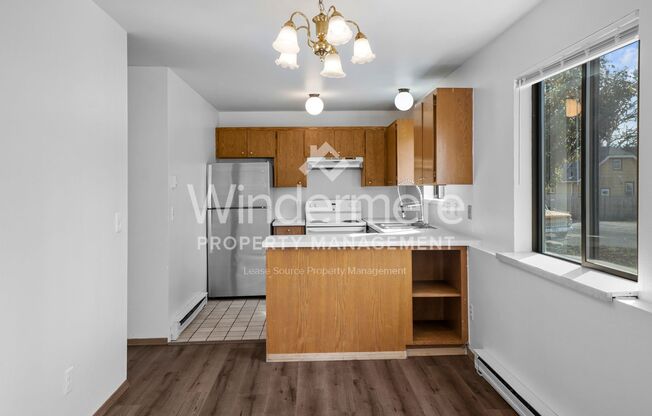 1111 E 8th
