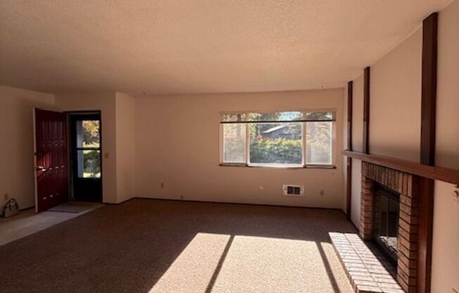 2 beds, 1 bath, $1,595