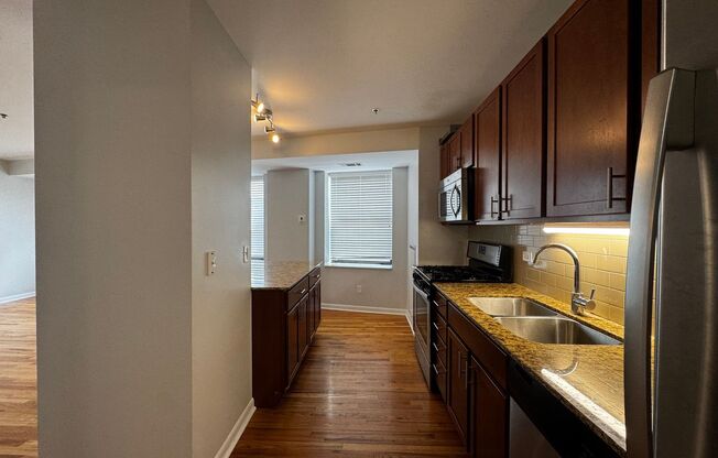 2 beds, 1 bath, $2,225, Unit 403