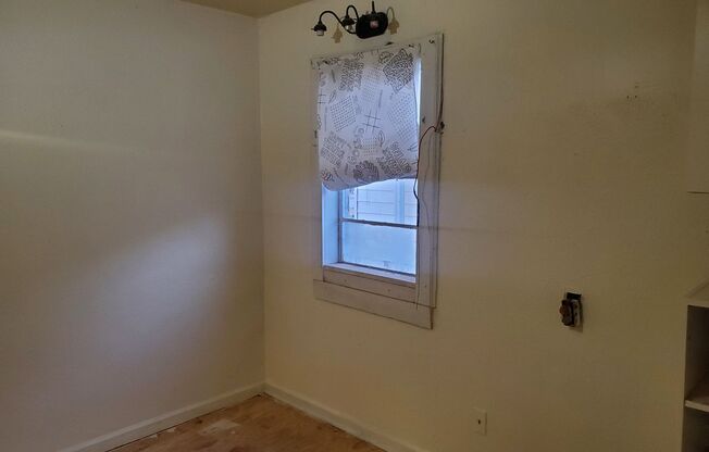 2 beds, 1 bath, $895