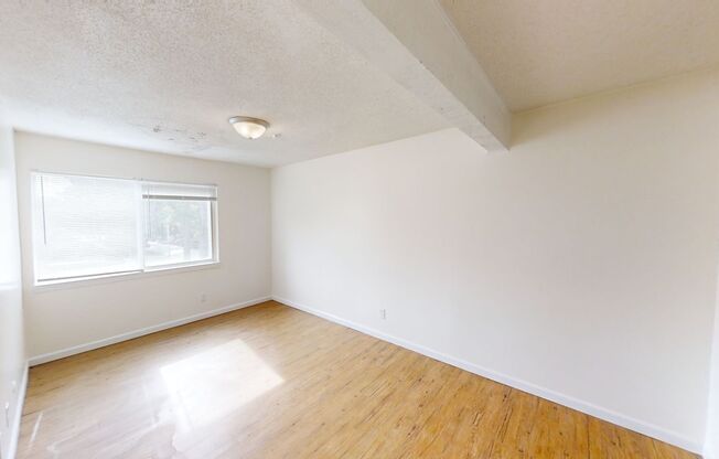 2 beds, 1 bath, 650 sqft, $725, Unit Unit 1