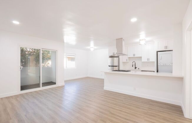 1235 N OGDEN DR