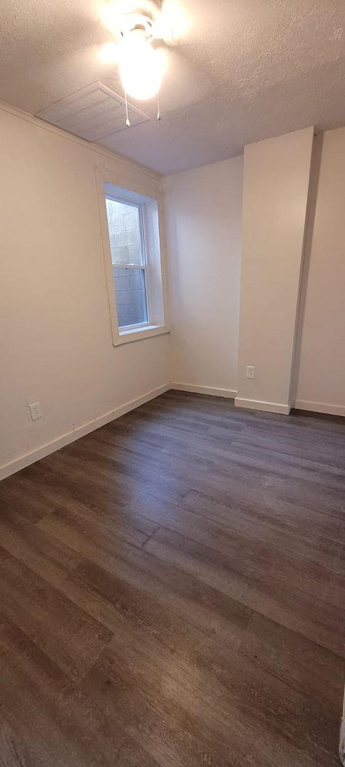 1 bed, 1 bath, 650 sqft, $1,600