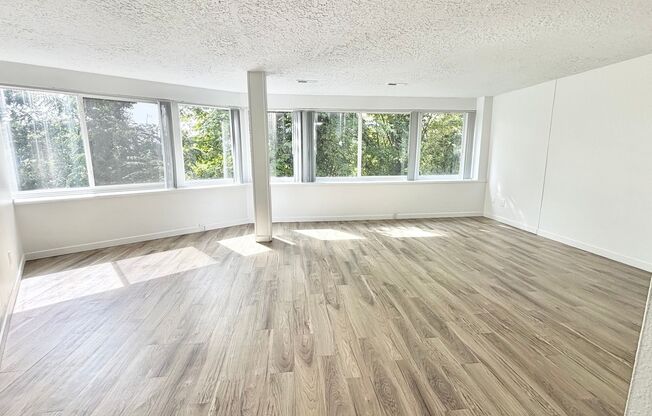 2 beds, 2 baths, 950 sqft, $1,675, Unit 205