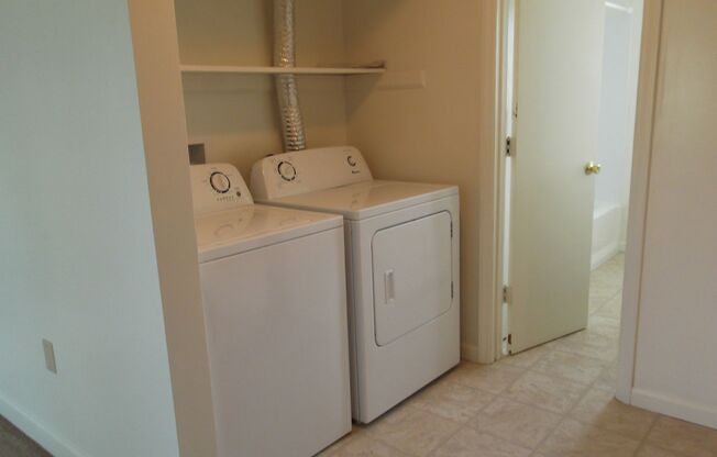 2 beds, 1 bath, 903 sqft, $1,240, Unit M-8