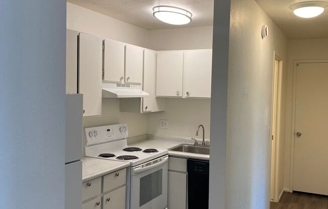 2 beds, 1 bath, 850 sqft, $1,295, Unit 09C