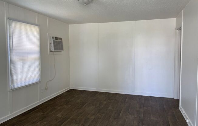 2 beds, 1 bath, $895