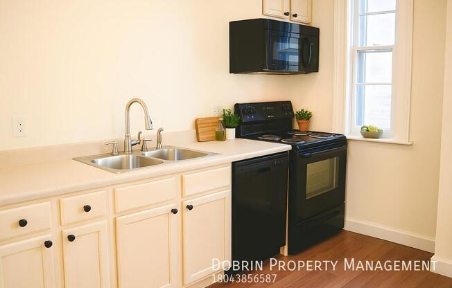 9 W CLAY ST