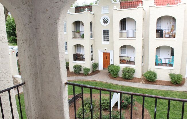 Spanish Oaks Apartment