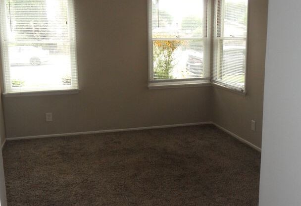 1 bed, 1 bath, 600 sqft, $2,100