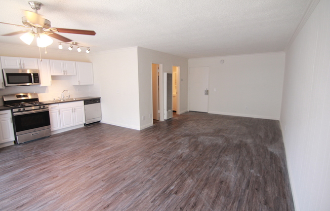 Studio, 1 bath, 495 sqft, $1,595