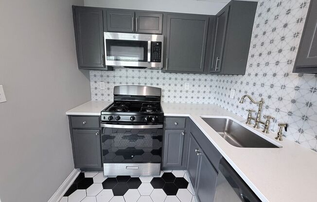 1 bed, 1 bath, 605 sqft, $1,095, Unit 204
