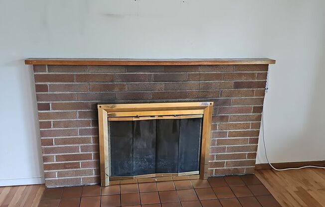 South Tacoma Rambler - 3 bedroom 1 bathroom plus Bonus room, Covered patio & Fenced yard. Available NOW!!