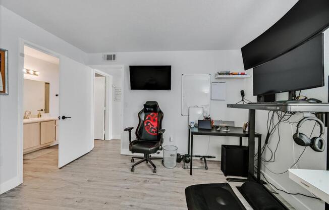 2 beds, 2 baths, 1,049 sqft, $2,600