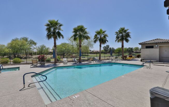Gorgeous 4bed/3 bath End Unit Condo in Gilbert’s Layton Lakes