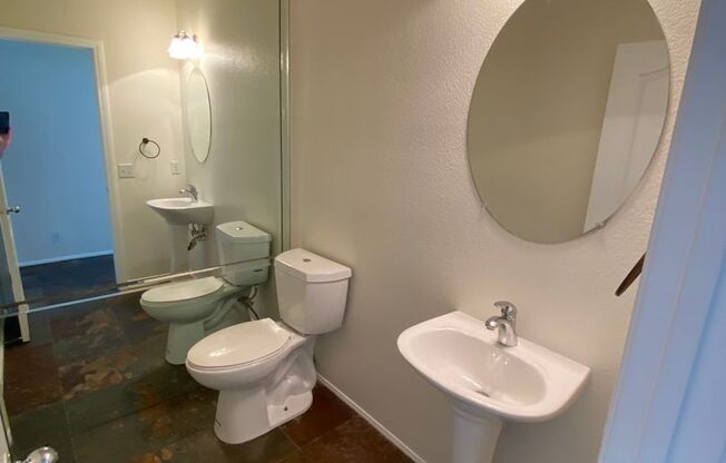 Beautiful 2 bed/2.5 bath home located in Southern Highlands