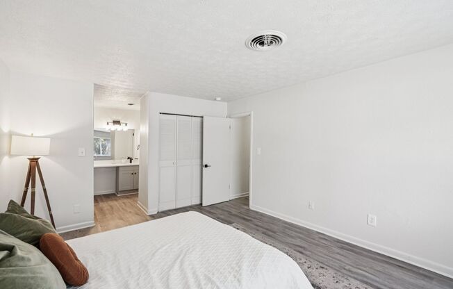 3 beds, 2 baths, 1,275 sqft, $1,749, Unit 12G