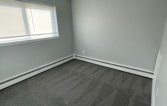 2 beds, 1 bath, 800 sqft, $1,915