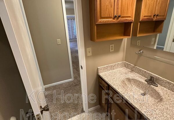 308 NE INDEPENDENCE AVE