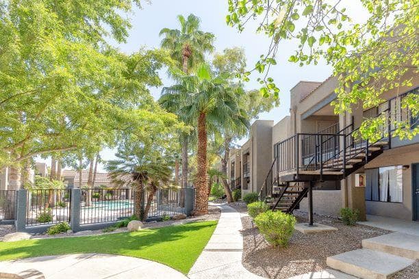 Beautiful Courtyard With Walking Paths at Rio Seco Apartments, Arizona, 85746