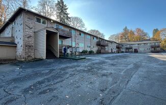 1 bed, 1 bath, 624 sqft, $1,050, Unit 30