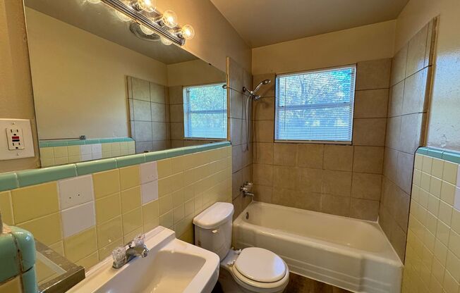 3 beds, 1 bath, $1,025