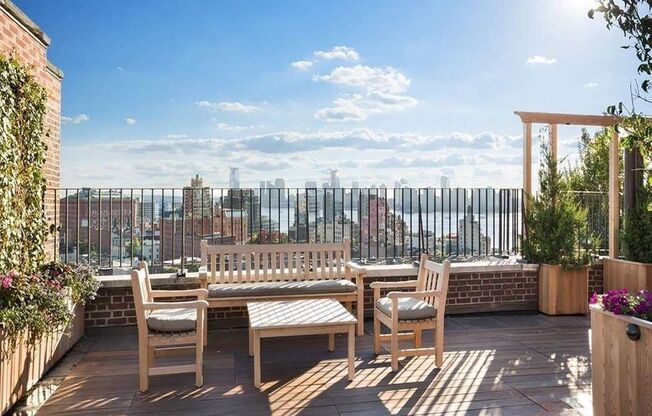 302 W 12 ST