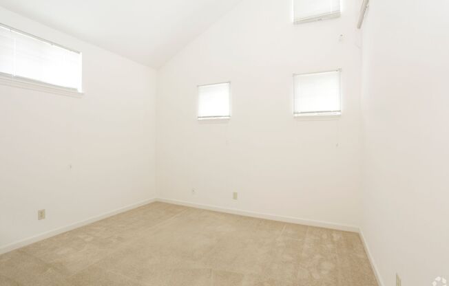 1 bed, 1 bath, 653 sqft, $1,010, Unit K-10