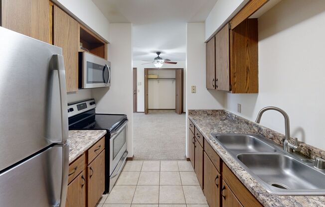 2 beds, 1 bath, 965 sqft, $1,675, Unit 7740CG