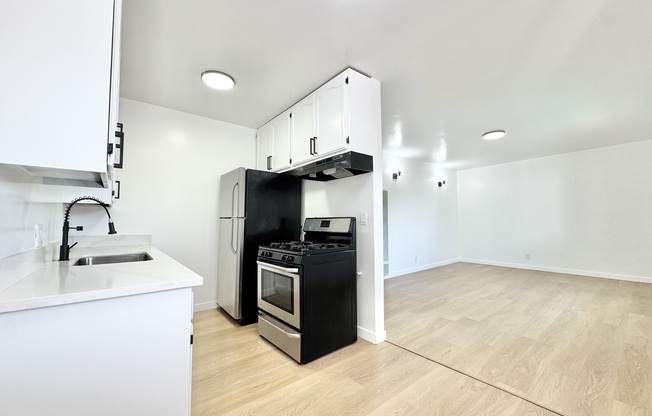 252 W ELM AVE