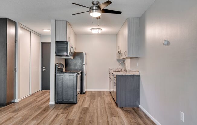 2 beds, 1.5 baths, 976 sqft, $1,525, Unit 9975-101