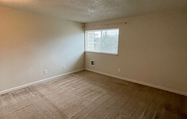 2 beds, 1 bath, $1,295