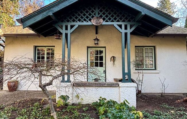 Eclectic Hillsdale Charmer