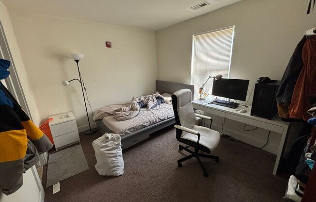 3 beds, 3 baths, 787 sqft, $1,875, Unit Unit 09
