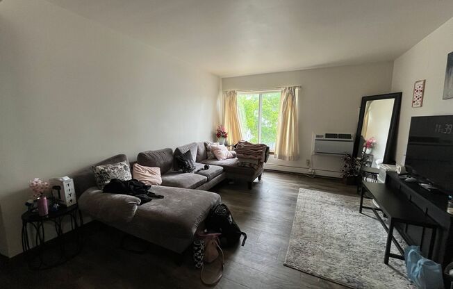 1 bed, 1 bath, $975, Unit 62