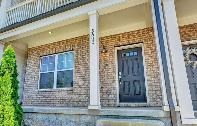 3BR/3.5BA, Three story Townhome in the Nations Neighborhood, Convenient to Interstate and Downtown