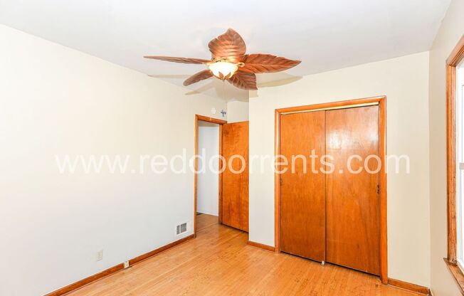 2 beds, 1 bath, 1,005 sqft, $1,200, Unit 1544 N Hawthorne Lane